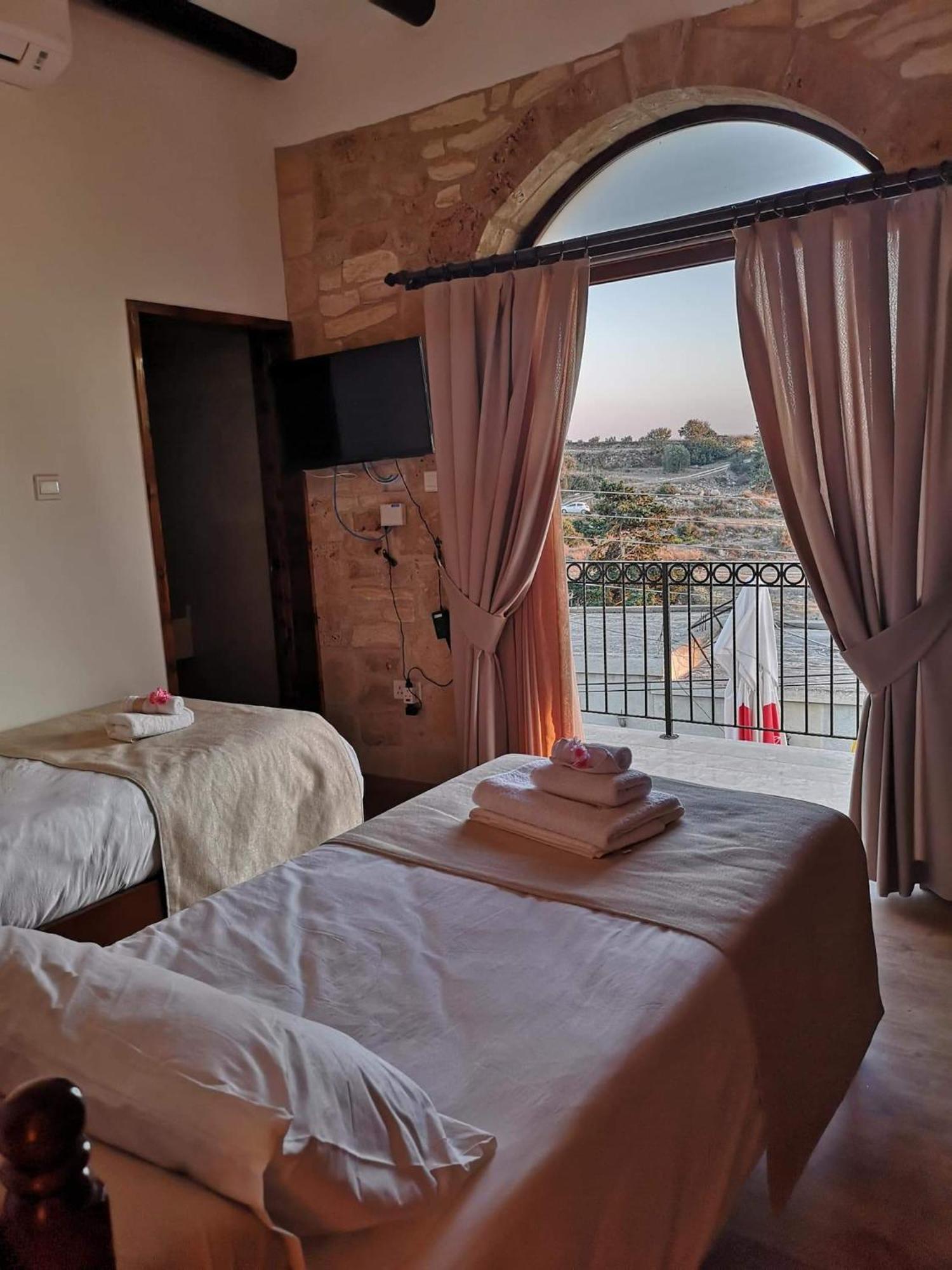 Hanna Koumi Boutique Hotel Kormakiti Bilik gambar